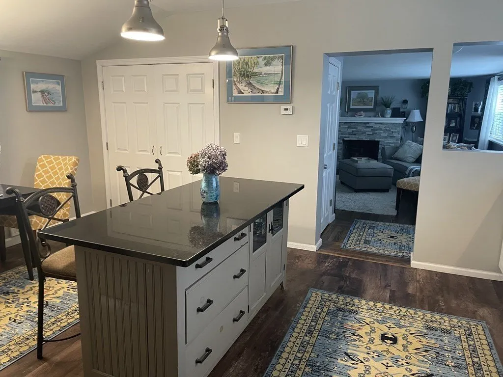 135 East Longmeadow Road, Hampden