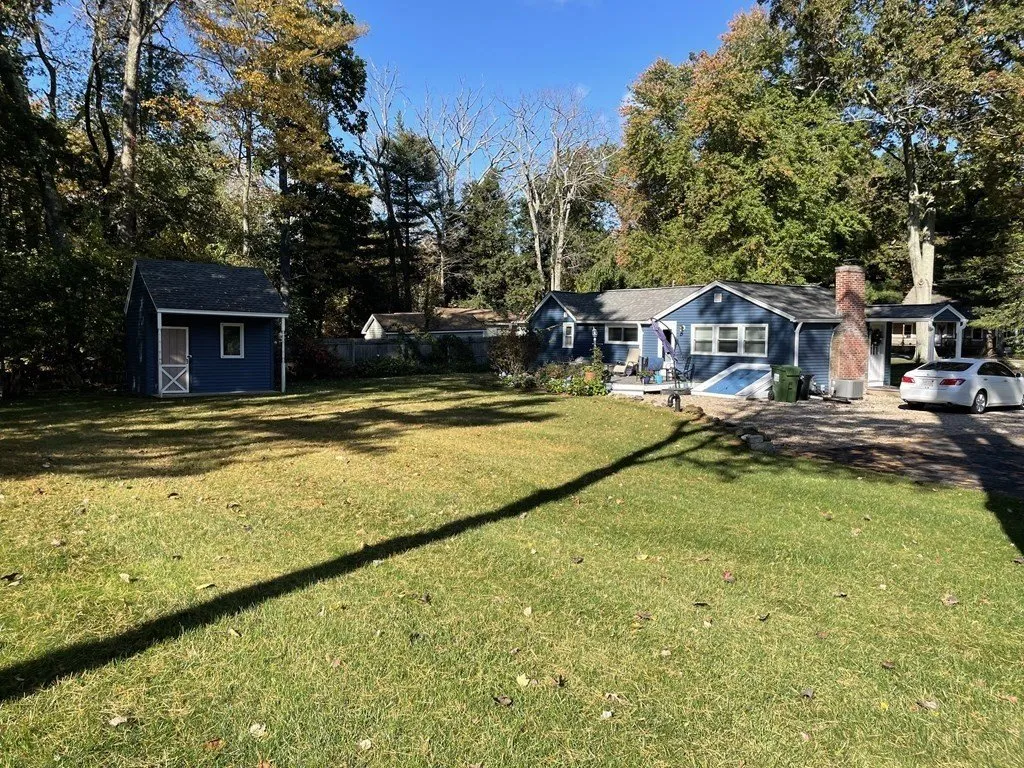 135 East Longmeadow Road, Hampden